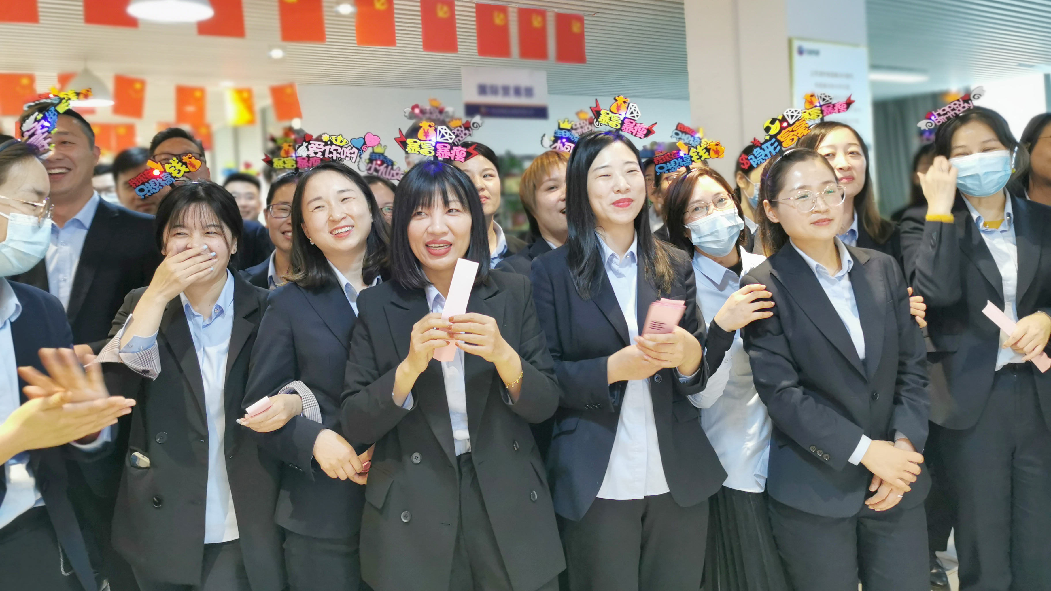 人群 (3).jpg 人群 (3).jpg